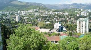 Гостиница Гостевой Дом Эвелина Ялта Семейный номер с балконом-12